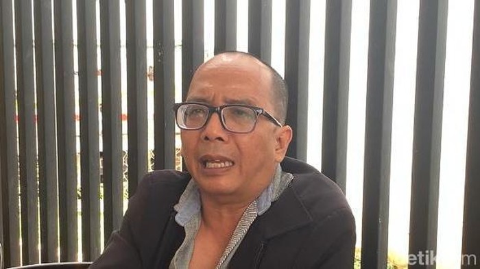 Kuasa hukum keluarga mahasiswa UKI, Kenzha Ezra Walewangko yang tewas di kampus mendatangi Polda Metro Jaya. (Kurniawan/detikcom).