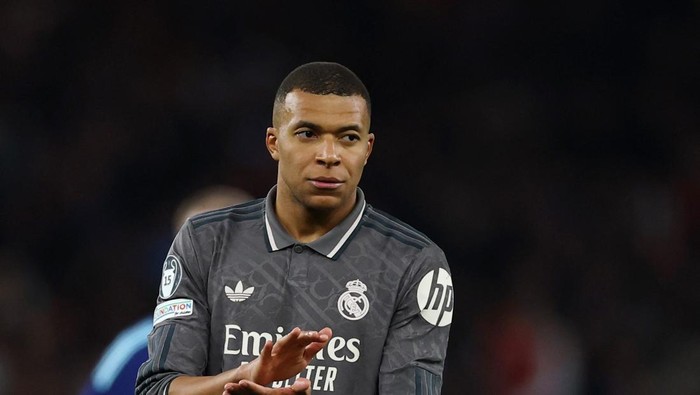 Soccer Football - Champions League - Quarter Final - First Leg - Arsenal v Real Madrid - Emirates Stadium, London, Britain - April 8, 2025 Real Madrids Kylian Mbappe looks dejected after the match Action Images via Reuters/Matthew Childs