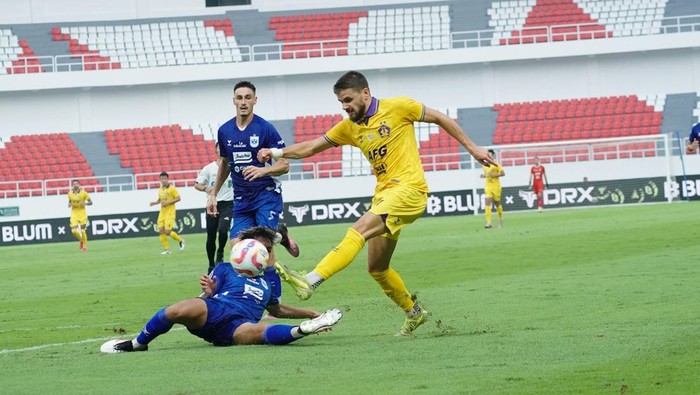 Laga PSIS vs Persik di Stadion Jatidiri Semarang