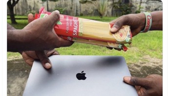 Ibaratnya pergantian Onana dengan De Gea adalah seperti di meme ini. Foto: X.com