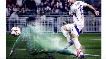 Onana tak mampu menyelamatkan gawang MU dari serangan Lyon. Foto: X.com