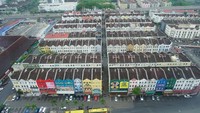 Kabin kaca menara ini terus berputar pelan, lalu berhenti sesaat. Total 4 kali dia berputar mengikuti arah angin, sehingga traveler melihat kota Melaka dari sisi yang berbeda dari Utara-Selatan hingga Barat-Timur. Benar-benar keren! (Wahyu/detikTravel)