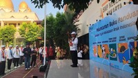 Kebiasaan ini menjadi fondasi untuk menyiapkan generasi yang tidak hanya cerdas secara intelektual, tetapi juga sehat secara fisik, spiritual, dan sosial. Kami percaya bahwa kebiasaan, seperti bangun pagi, beribadah, dan bermasyarakat bukan hanya membangun individu yang kuat, tetapi juga menciptakan generasi yang peduli dengan sesama dan lingkungannya,” terang Mendikdasmen. Foto: Cicin Yulianti/detikEdu
