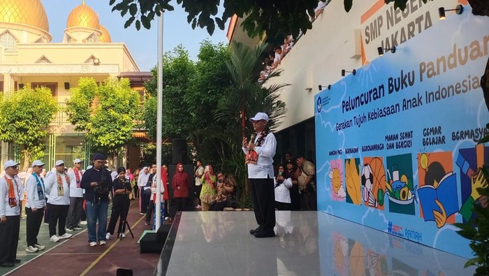 Mendikdasmen Abdul Mu'ti senam Anak Indonesia Hebat Mendikdasmen Abdul Mu'ti senam Anak Indonesia Hebat