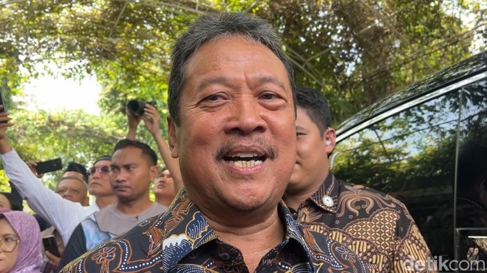 Menteri Kelautan dan Perikanan, Sakti Wahyu Trenggono usai menemui Jokowi di Solo, Jumat (11/4/2025).