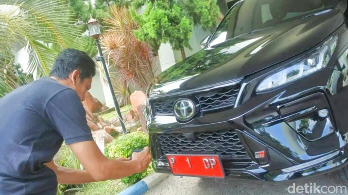 Mobil dinas Fortuner Bupati Situbondo