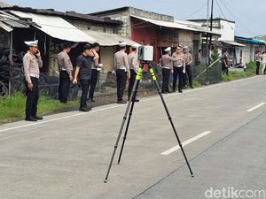 Video: Korlantas Turun Tangan Selidiki Kecelakaan Panther Vs Bus di Gresik