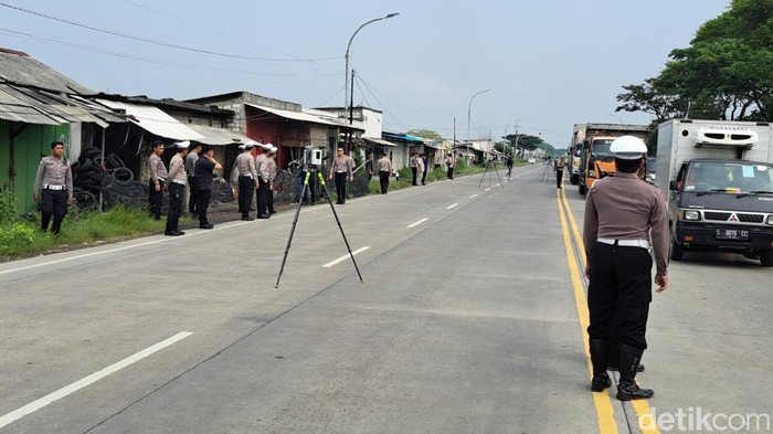 Olah TKP kecelakaan maut Phanter Vs Bus di Duduk Sampeyan Gresik menggunakan Traffic Accident Analysis bersama Tim Korlantas Polri.