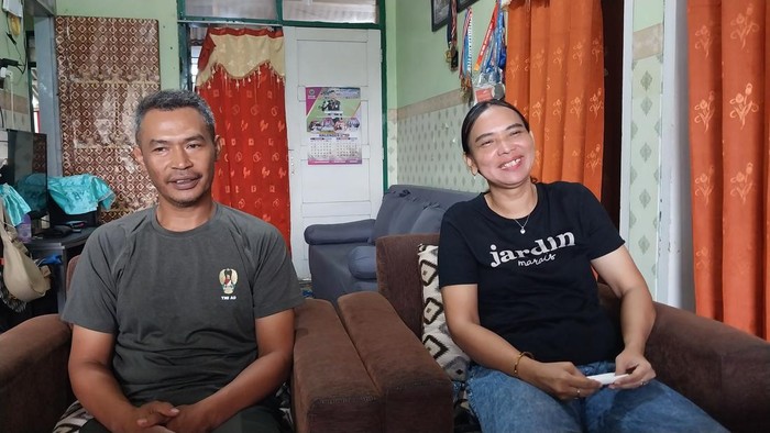 Oktamus Silvester dan Faridha Mariana orang tua Evandra Florasta, pemain Timnas U-17