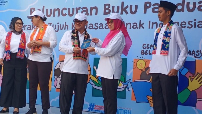 Peluncuran buku panduan Gerakan 7 Kebiasaan Anak Indonesia Hebat
