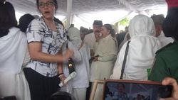 Potret Haru Prosesi Pemakaman Titiek Puspa