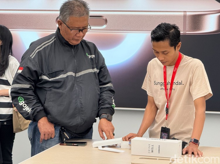 Penjualan perdana iPhone 16 Penjualan perdana iPhone 16