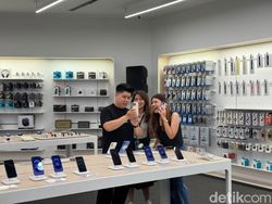 Keramaian Penjualan Perdana iPhone 16 di Indonesia