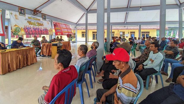 Perbaikan Jalan Rusak di Blitar yang Ditanam Pohon Pisang Ditolak Warga
