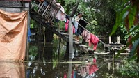 Di kota-kota seperti Puerto Almacen dan Puerto Ballivian, seluruh keluarga telah meninggalkan rumah mereka, mencari perlindungan di tempat penampungan sementara di pinggir jalan.  