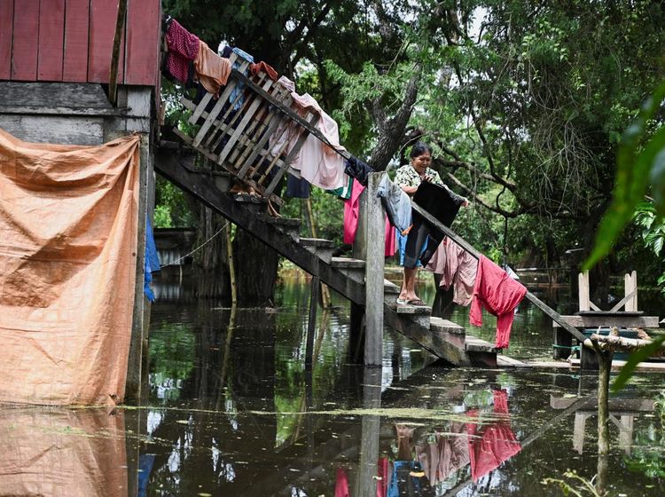Potret Perjuangan Warga Bolivia Hidup di Tengah Banjir