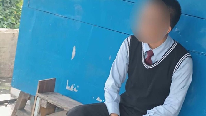 Pria yang melamun dekat rel kereta di Tasikmalaya diamankan petugas