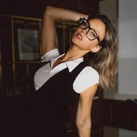 Wanita bernama Rachel Cook jadi sorotan karena pekerjaan sampingannya. Dikenal sebagai model seksi, beberapa waktu ini Rachel beralih ke profesi lain sebagai petani. Foto: Instagram @rachelc00k