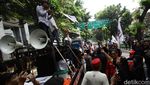 Ricuh! Massa Pro dan Kontra Hasto Bentrok di Pengadilan Tipikor Jakarta