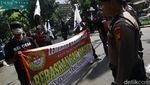 Ricuh! Massa Pro dan Kontra Hasto Bentrok di Pengadilan Tipikor Jakarta
