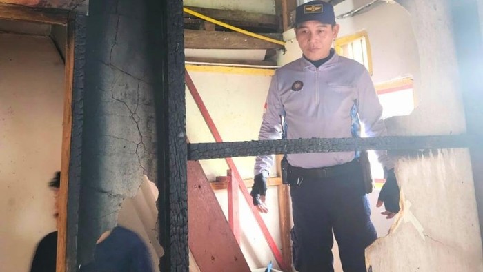 Rumah warga nyaris terbakar karena pakai kabel speaker jadi instalasi listrik.