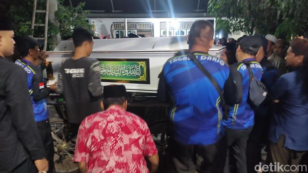 santri tewas terseret ombak pantai Balekambang