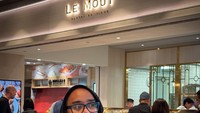 Walaupun menjalankan diet, Saykoji tidak menahan diri secara ketat. Ia tetap mengunjungi bakery dan menikmati kulineran di negara yang disambangi. Foto: Instagram/saykoji