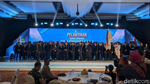 Sebanyak 204 pengurus BPD Hipmi NTB dilantik di Hotel Merumatta, Senggigi, Lombok Barat, Jumat (11/4/2025). (Foto: Ahmad Viqi/detikBali)