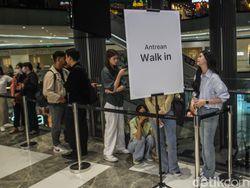 Sensasi Pegang Langsung iPhone 16 yang Resmi Dijual di RI Hari Ini