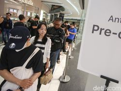 Sensasi Pegang Langsung iPhone 16 yang Resmi Dijual di RI Hari Ini