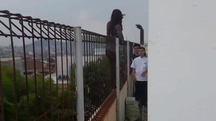 Seorang remaja putri di Bandar Lampung berhasil diselamatkan usai melakukan percobaan bunuh diri.