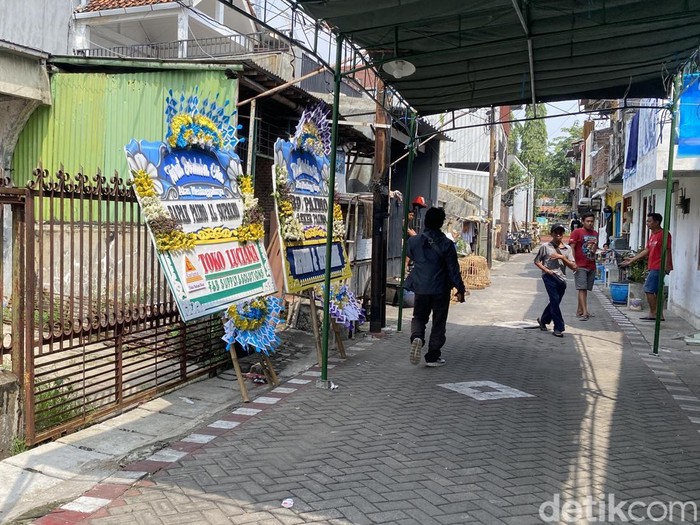 Suasana rumah duka Paimo, pemilik usaha Lekker Paimo, di Kelurahan Jagalan, Kecamatan Semarang Tengah, Jumat (11/4/2025).