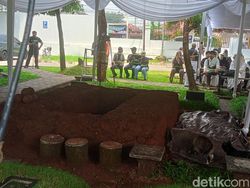 Suasana Jelang Pemakaman Titiek Puspa