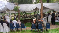 Suasana Jelang Pemakaman Titiek Puspa