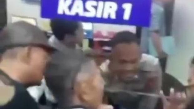 Tangkapan layar video viral kericuhan pembayaran pajak di Samsat Soreang