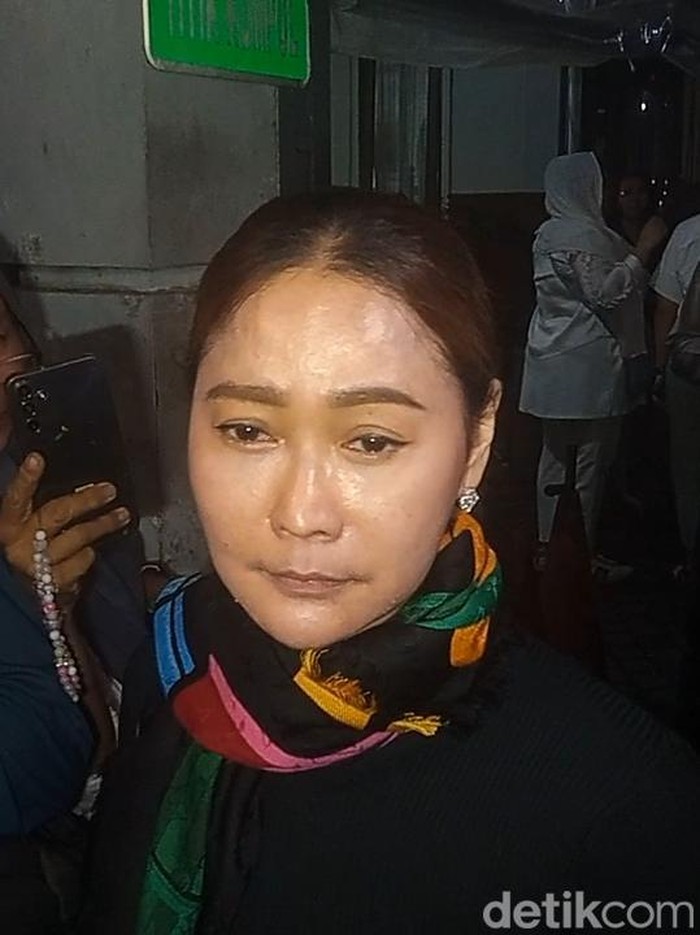 Public figure melayat Titiek Puspa.