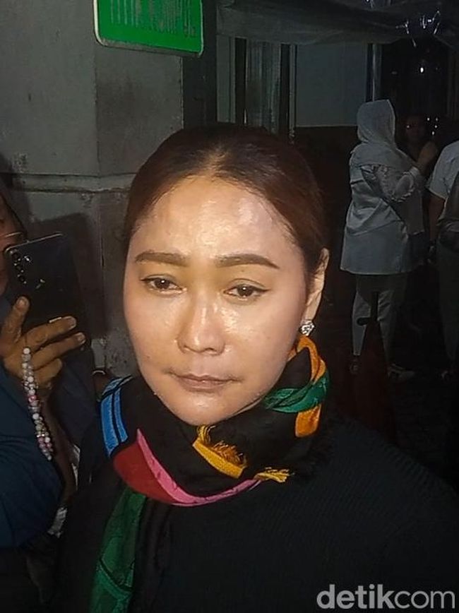 Eshakdagi ayol fotosurati