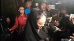 Duka Para Public Figure Beri Penghormatan Terakhir Untuk Titiek Puspa
