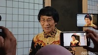 Kak Seto mendatangi RS Medistra setelah mendengar kabar Titiek Puspa meninggal dunia. Dia mengingat resep awet muda Titiek Puspa, yakni selalu bersyukur. Foto: Ahsan/detikHOT