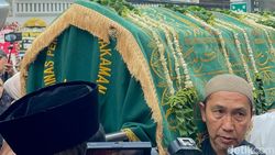 Potret Jenazah Titiek Puspa Jelang Disalatkan