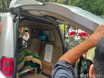 Jenazah Titiek Puspa Diberangkatkan ke TPU Tanah Kusir