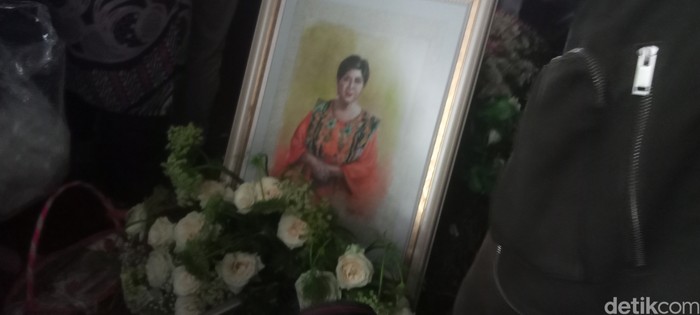 Titiek Puspa dimakamkan