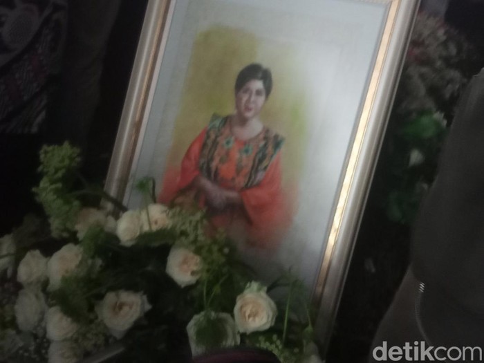 Titiek Puspa dimakamkan