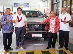 Toyota Serahkan Fortuner Buat Dioprek Anak SMK di Salatiga