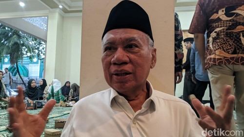 Wakil Ketua DPRD NTB Muzhir ditemui di Mataram, Kamis malam (10/4/2025). (Ahmad Viqi/detikBali)