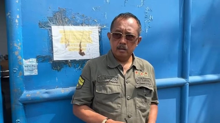 wawali surabaya armuji saat kunjungi cv  sentosa seal