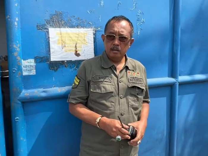 wawali surabaya armuji saat kunjungi cv  sentosa seal