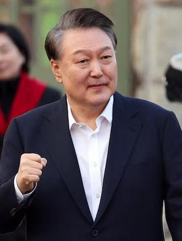 Yoon Suk Yeol Former South Korean President Yoon Suk Yeol reacts outside the Seoul detention center after his release, in Uiwang, South Korea, March 8, 2025. REUTERS/Kim Hong-ji/File Photo Purchase Licensing Rights