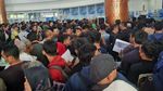 Ada Pemutihan Pajak Kendaraan, Warga Membludak di Samsat Kota Bekasi
