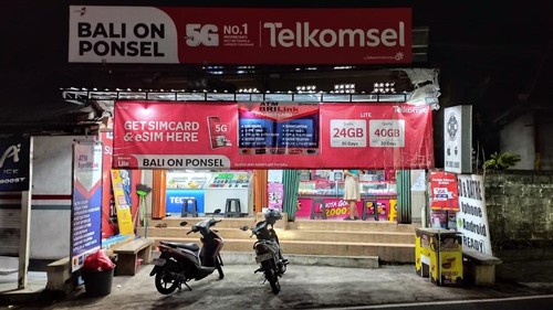 Konter HP, Bali on Ponsel, awal Maret 2025. Gerai ponsel yang berlokasi di Jalan Dharmawangsa Nomor 7, Badung, itu mendiversifikasi usahanya dengan menjadi agen BRILink.